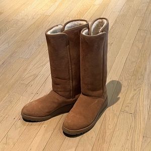 Ugg Boots, Tan Suede w/fleece lining. US Size 6.5